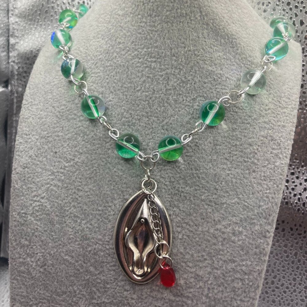 Handmade Georgia's Secret Flower Green Glass Necklace